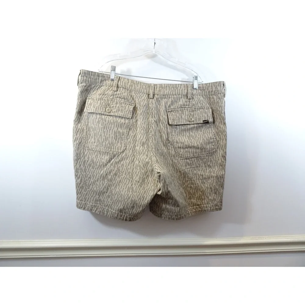 Duluth Trading Co Mens Size 40 Standard Fit Rain Drop Camo Shorts Tan Cotton